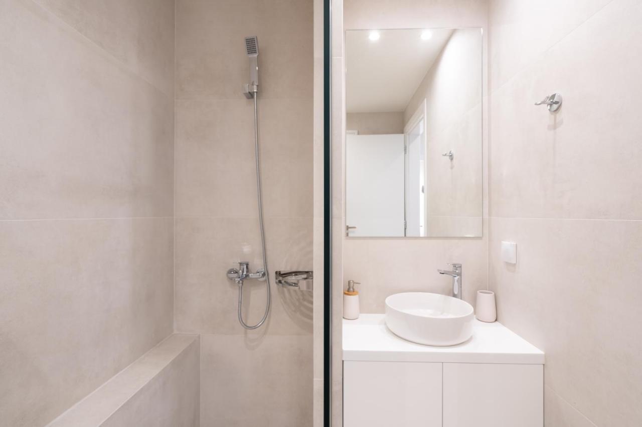 Newly Renovated 2 Bedroom Apartment, 5Min To Metro Atenas Exterior foto